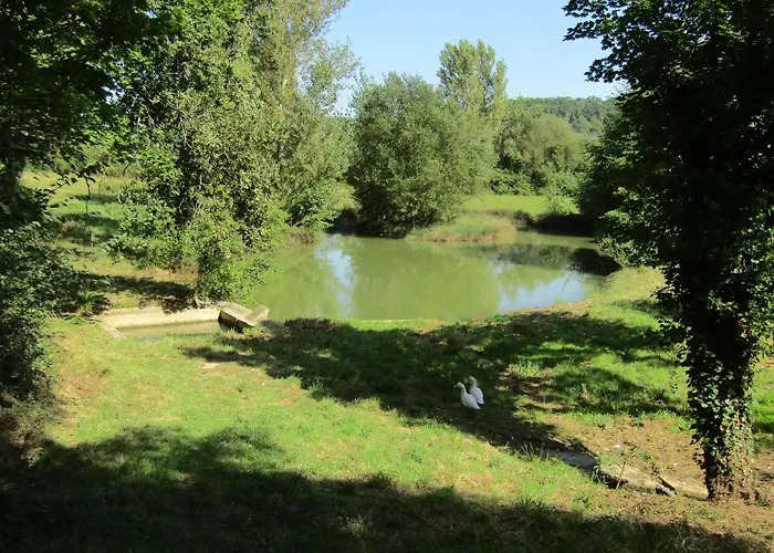 Campsite La Demeure Des Fleurs Caillavet